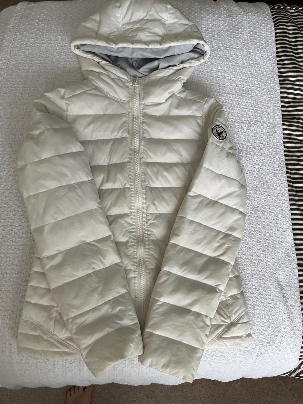 American Eagle Outfitters Cream Quilted Hooded Puffer Size Small w/ Real Down